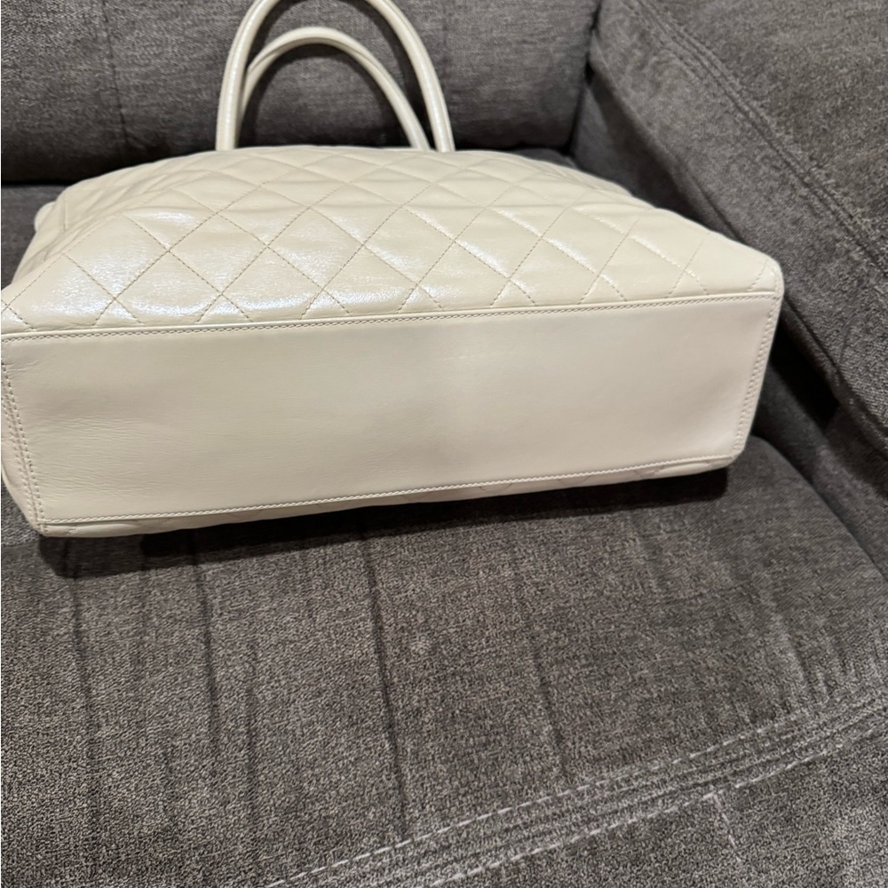 Excellent Condition Authentic Chanel Hand Bag Beige Lamb Skin - Picture 12 of 17